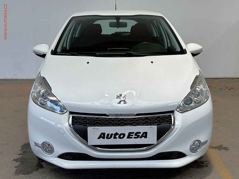 Peugeot 208 (2014) 1.2i, ČR, AC, temp, STK8/28 - fotka 2 z 14