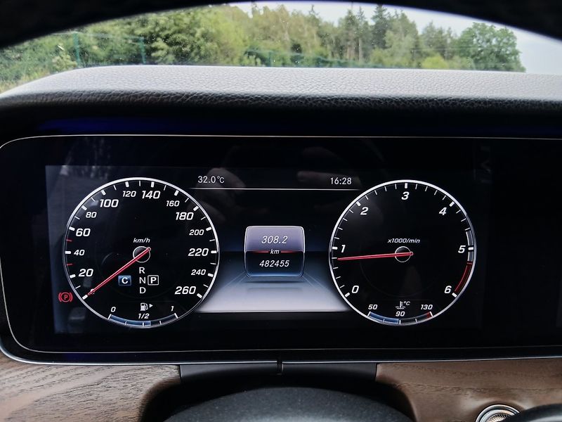 Mercedes-Benz Třídy E 220d Avantgarde - fotka 13 z 20