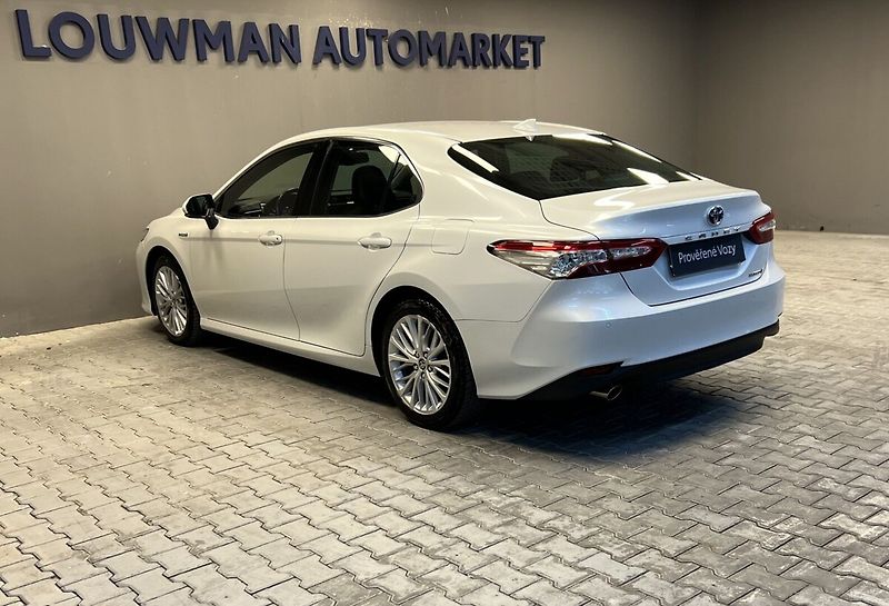 Toyota Camry 2,5 Hybrid AT Executive - fotka 16 z 17