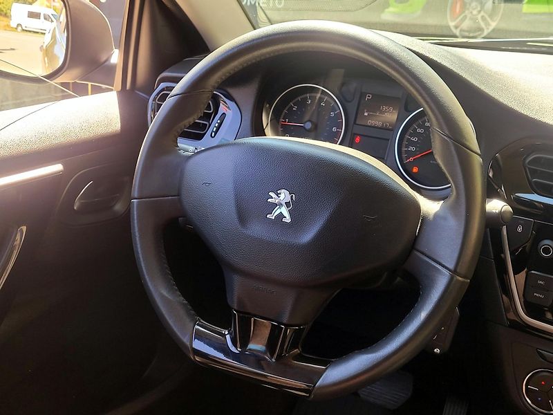 Peugeot 301 EAT6 115k *SERV.KN*CZ, 1xMaj - fotka 30 z 42