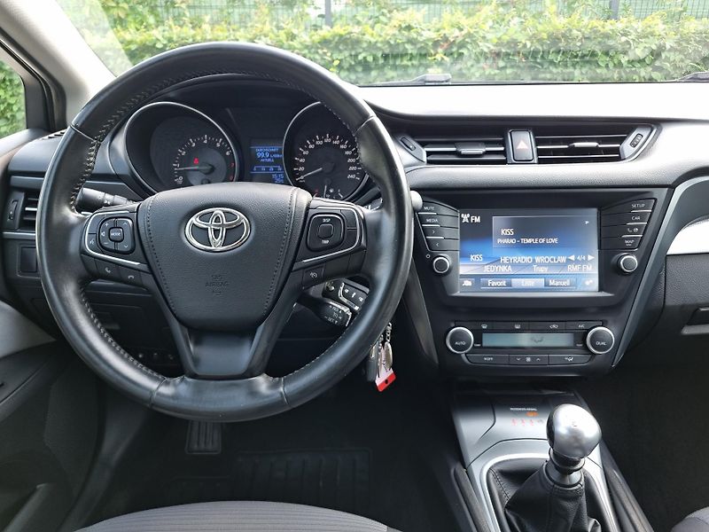 Toyota Avensis (2016) 1.8 COMFORT,KAMERA,ALU - fotka 25 z 42