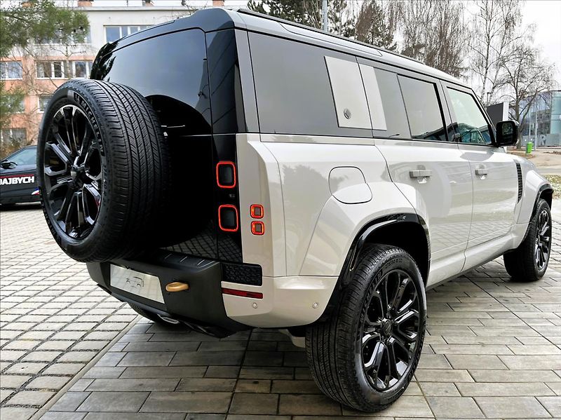 Land Rover Defender (2026) 110 V8 P635 OCTA - fotka 7 z 38