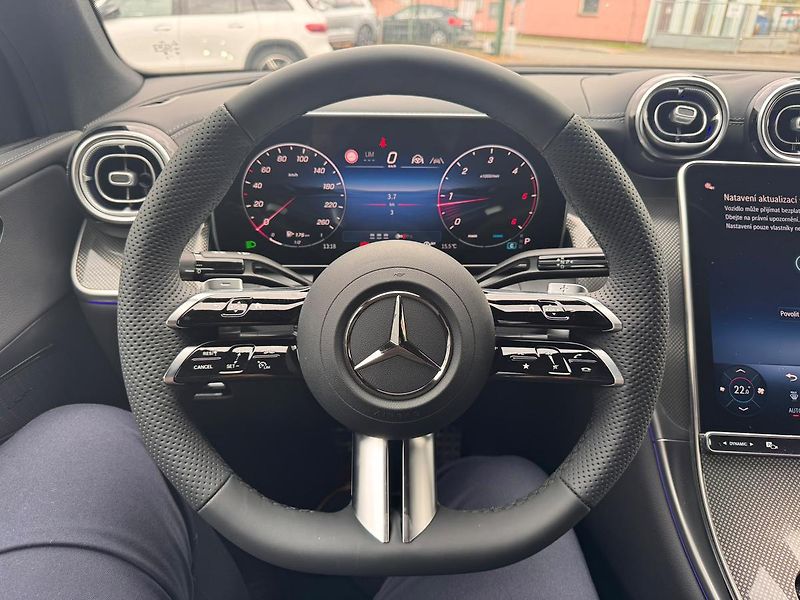Mercedes-Benz GLC (2026) 200 d 4MATIC kupé - fotka 12 z 24