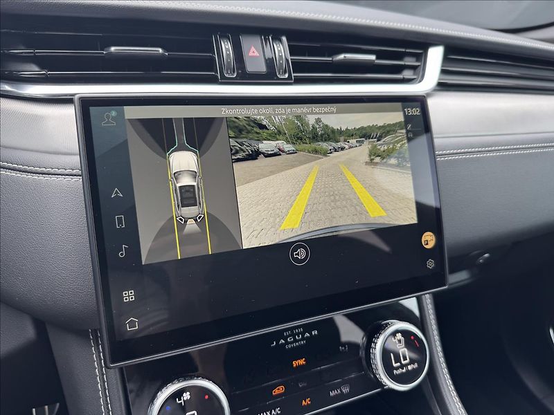 Jaguar F-Pace 3,0 R-DYNAMIC SE AWD DPH - fotka 24 z 33