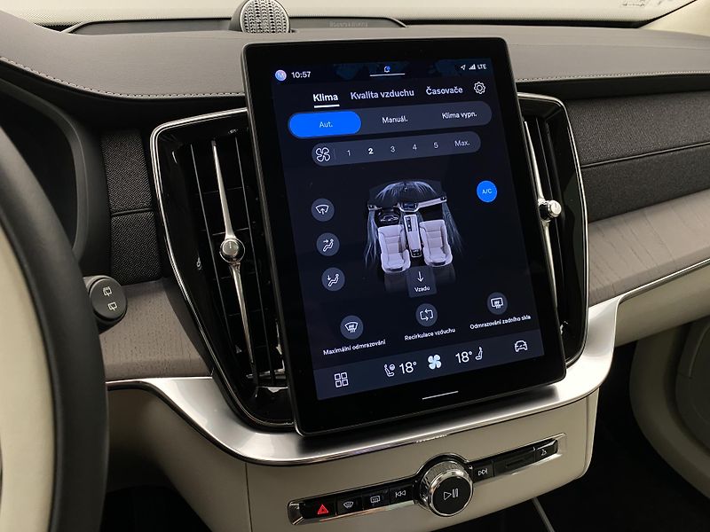 Volvo XC90 T8 AWD RECHARGE ULTRA BRIGHT - fotka 43 z 72