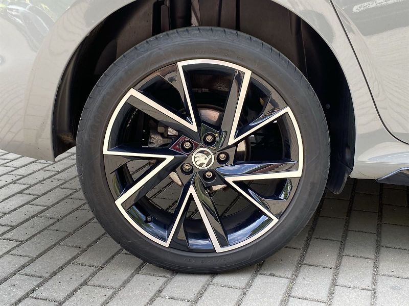 Škoda Kamiq (2021) 1.5 TSI Monte Carlo - fotka 34 z 38