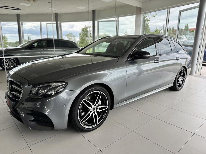 Mercedes-Benz Třídy E 220d 4Matic AMG*REZERVACE! - fotka 2 z 40