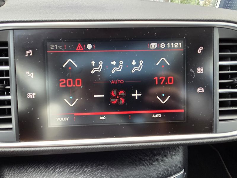 Peugeot 308 (2018) SW 2.0BHDi 180 GT EAT8 - fotka 22 z 38