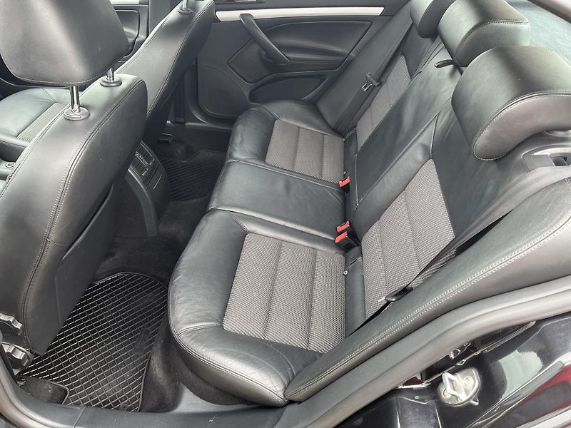 Škoda Octavia 1.6 TDi Elegance - fotka 12 z 28