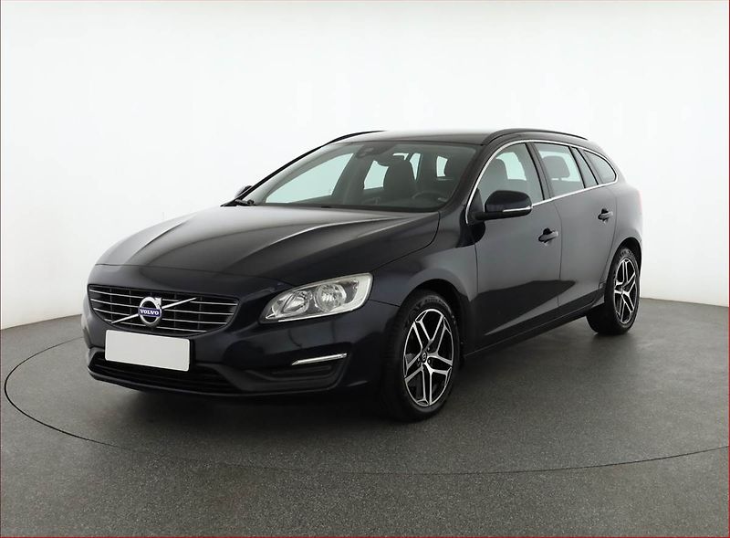 Volvo V60 (2016) D3 2.0, Navi, Tempomat - fotka 2 z 18