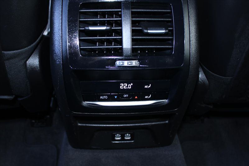 BMW X3 xDrive M40d 250kW 1.MAJ. ČR - fotka 27 z 30