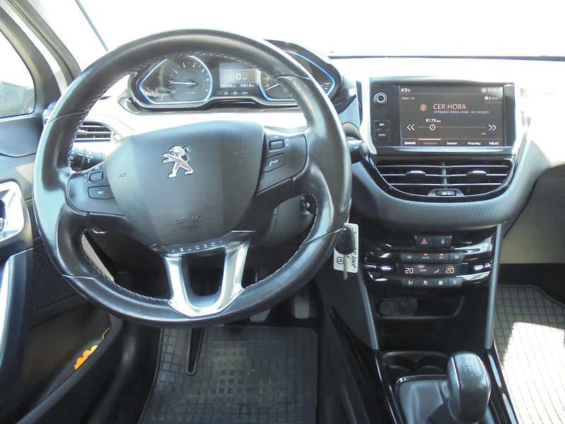 Peugeot 2008 (2017) 1.2i 81kw- GT LINE-SERVISKA - fotka 10 z 14