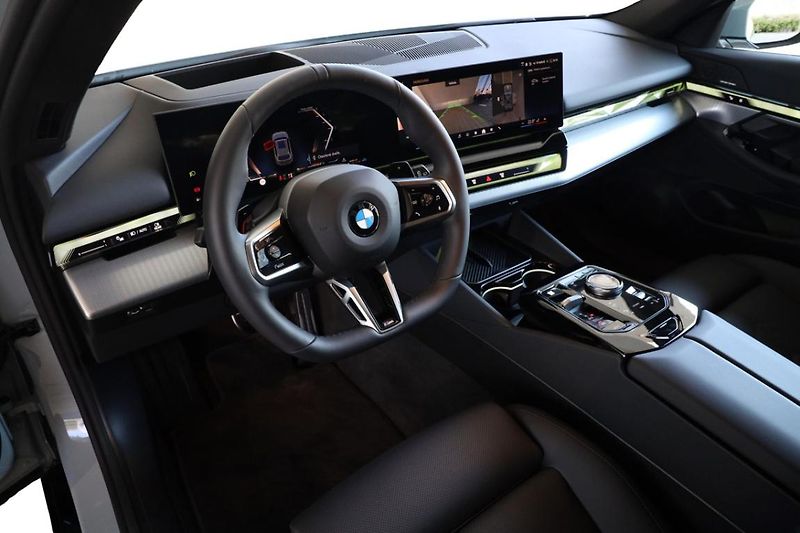BMW Řada 5 540d xDrive Touring - fotka 5 z 32