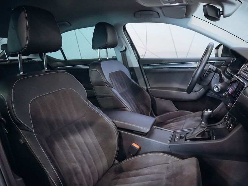 Škoda Superb 2.0TDI 147kW Style 4x4 DSG - fotka 29 z 35
