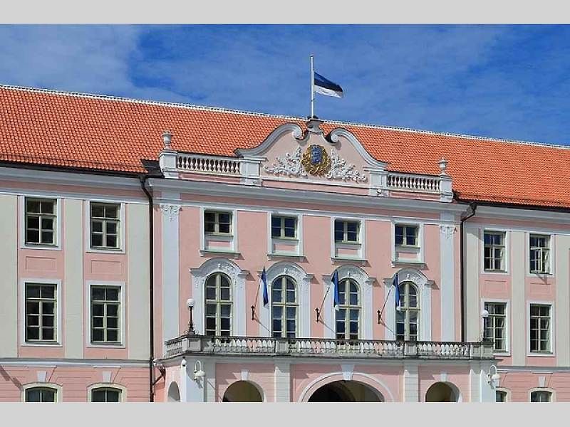 Palác obklopují zahrady ve francouzském stylu. 