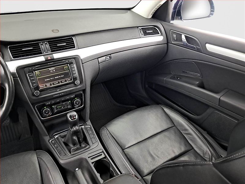 Škoda Superb (2013) 2.0 TDI, 4X4, Xenony - fotka 8 z 21