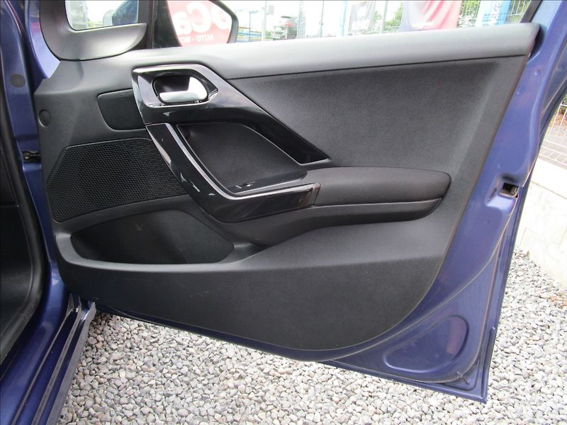 Peugeot 208 1.4HDi  Klima, 2. maj. - fotka 19 z 36
