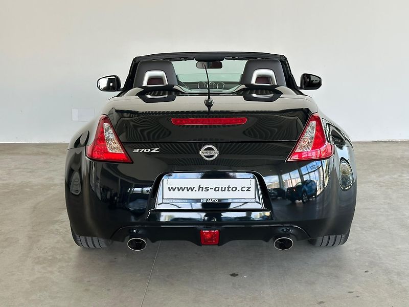 Nissan 370 Z (2012) 328 HP,ČR,1.majitel,nehavar. - fotka 5 z 19