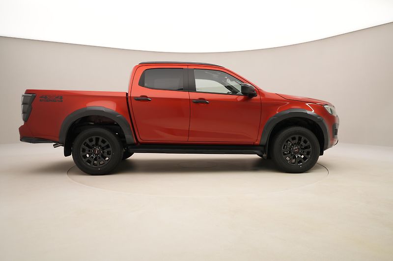Isuzu D-Max (2026) Double Cab 2,2 V-Cross 4x4 AUT - fotka 6 z 28