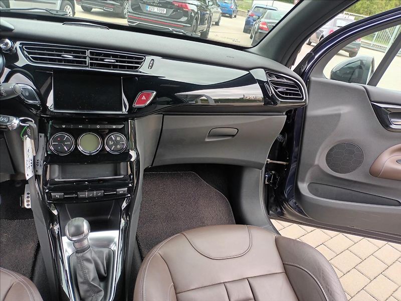 Citroën DS3 1,2 PT,81KW,DIGIKLIMA,KOLA - fotka 13 z 47