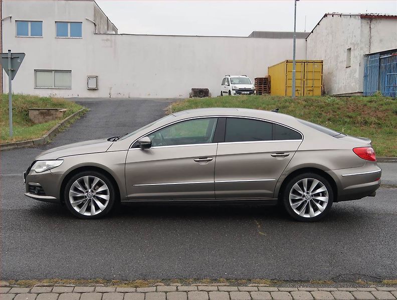 Volkswagen Passat CC (2008) Highline 2.0 TDI, Automat - fotka 3 z 22