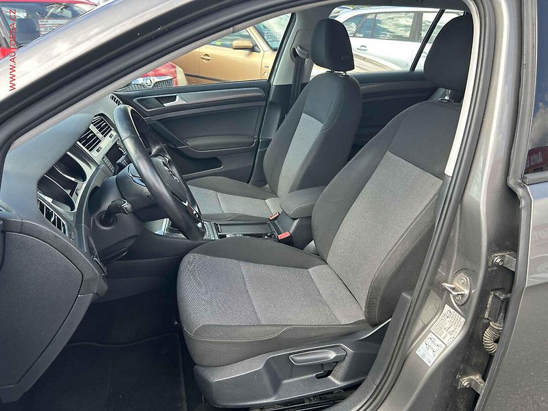 Volkswagen Golf (2015) 1.6TDi, 1.maj, DSG, STK7/28 - fotka 9 z 17