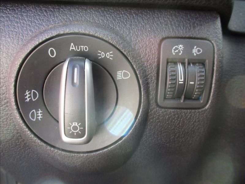Volkswagen Tiguan 1,4 TSi, aut klima,serv.kn. - fotka 18 z 31