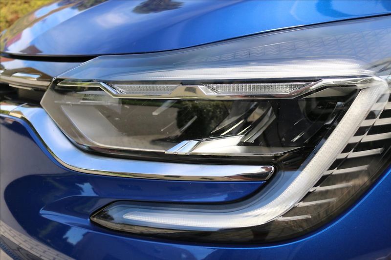Renault Captur (2020) 1,6 Intens E-TECH Plug-in - fotka 12 z 71