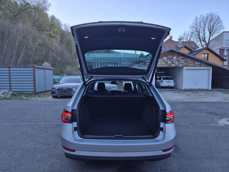 Škoda Superb Combi 2,0TDi 147kw DSG 17ALU - fotka 14 z 41