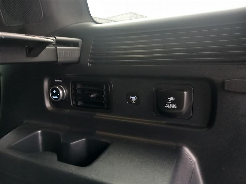 Hyundai Santa Fe 1,6 HEV 7S 4WD AT CALLIGRAPHY - fotka 28 z 31