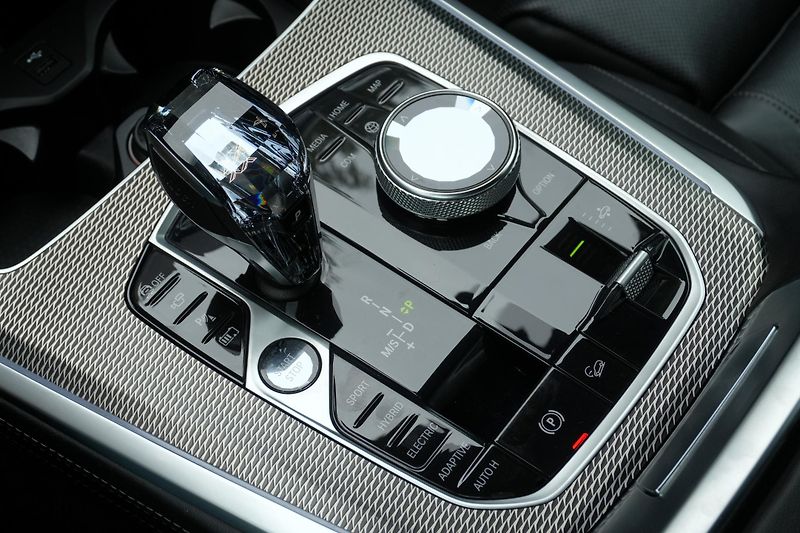 BMW X5 45e, ČR, H/K, Ventilace, Tažné - fotka 21 z 43