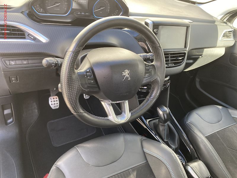 Peugeot 2008 (2017) 1.2 PT, Crossway, panor - fotka 12 z 17