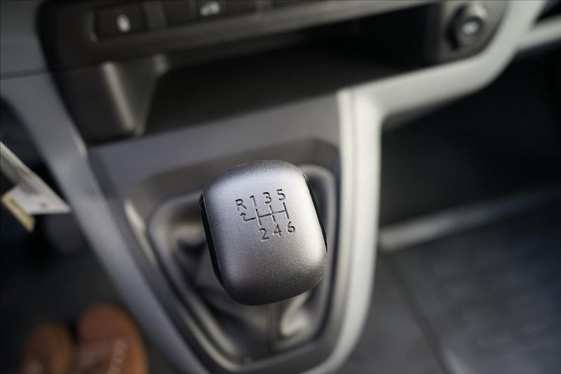 Citroën Jumpy 1,5 BlueHDi  L2H1 Plus - tažné - fotka 17 z 19