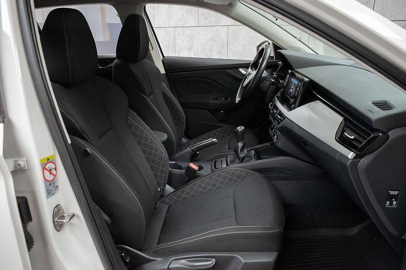 Škoda Scala 1.6 TDI DRIVE 125 YEARS*ČR 1.M - fotka 12 z 36