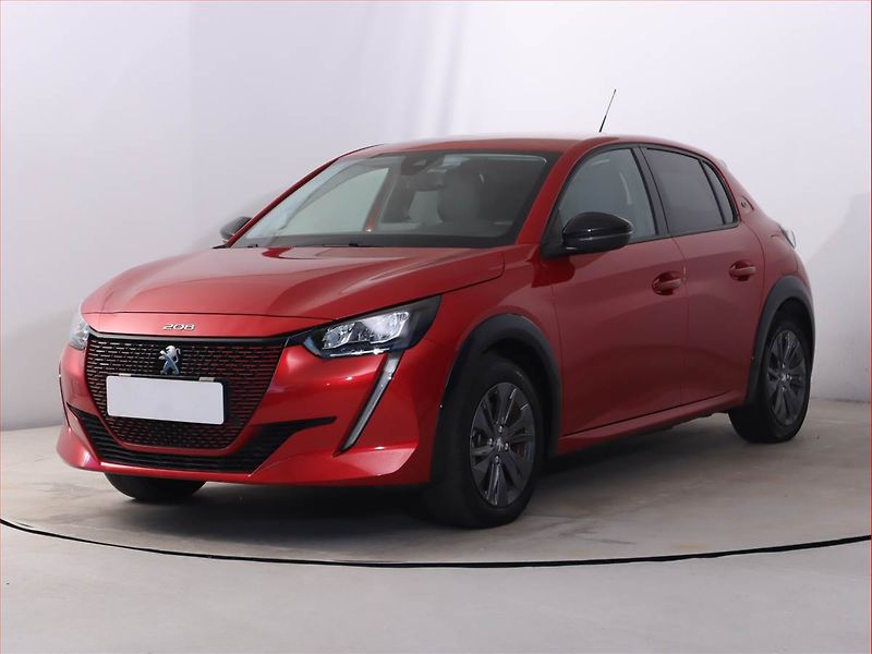 Peugeot 208 (2022) Allure 50 kWh, SoH 100% - fotka 2 z 23