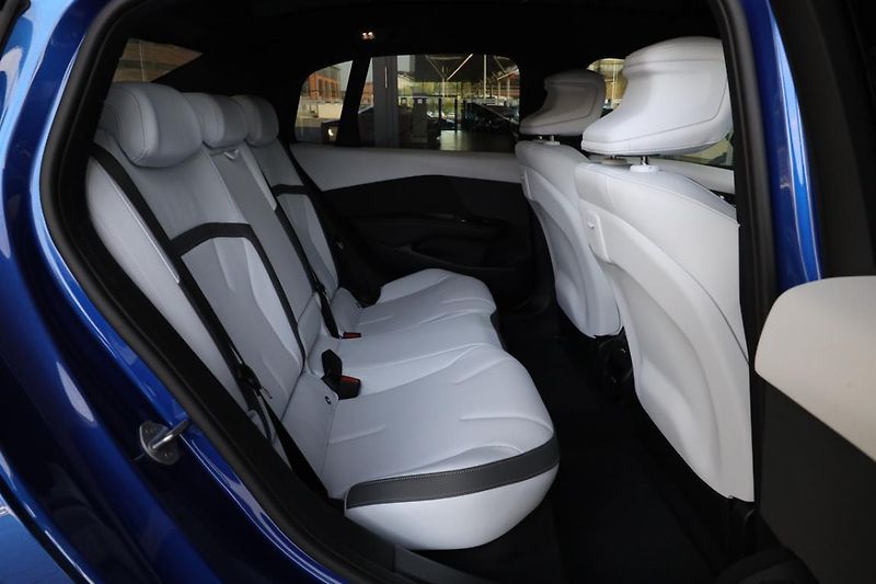 BMW Řada 3 i3 50 xDrive - fotka 6 z 16