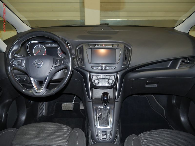 Opel Zafira (2018) 2.0 Tourer, Automat - fotka 8 z 20