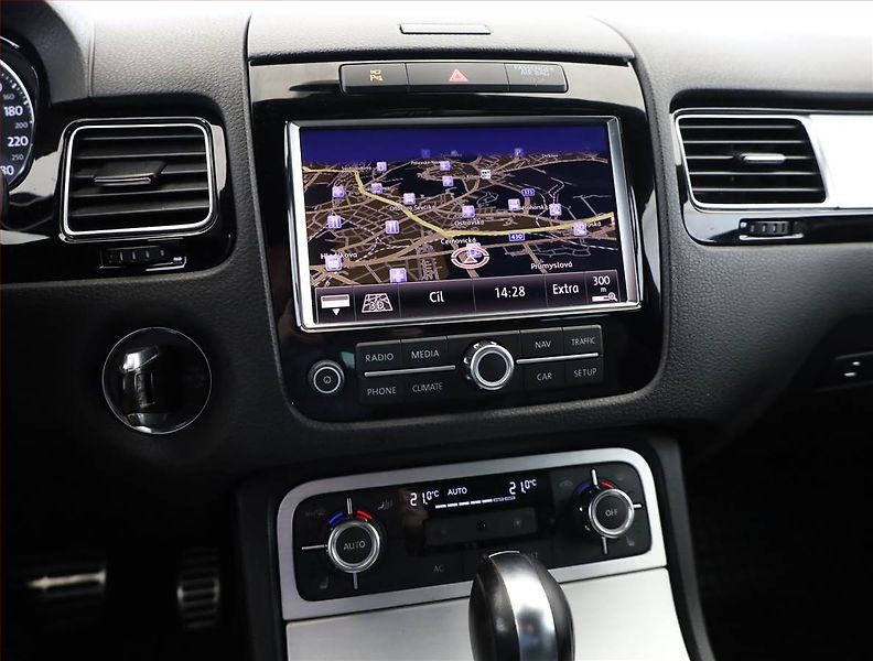 Volkswagen Touareg (2011) 3.0 TDI, 4X4, Automat - fotka 10 z 21