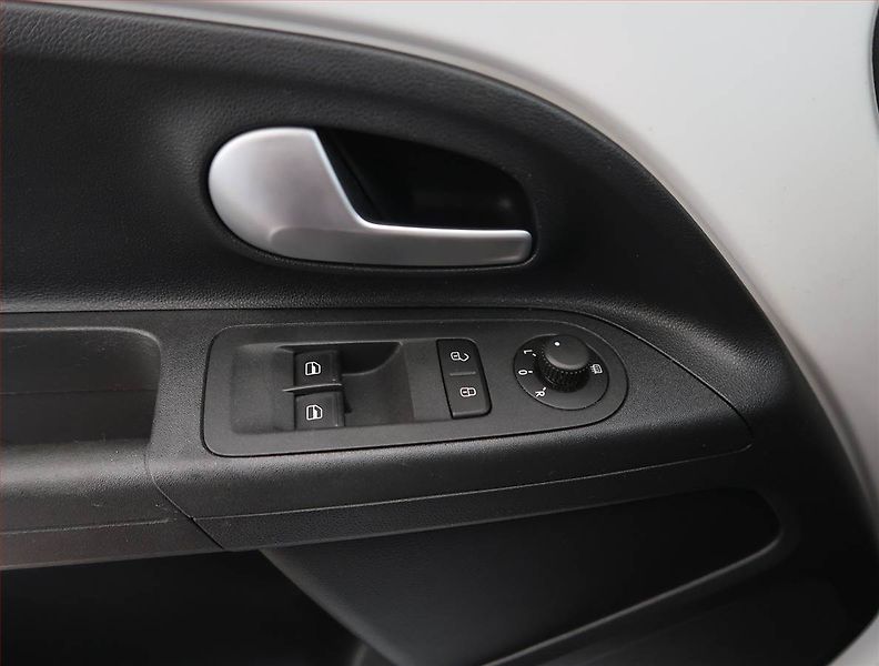 Volkswagen up! (2022) 1.0, Tempomat, Park. senzory - fotka 19 z 19