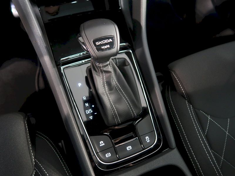 Škoda Karoq (2026) SPORTLINE 2.0TDI 110KW 4x4 DSG - fotka 36 z 46