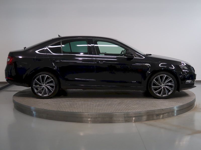 Škoda Octavia (2019) LAURIN&KLEMENT 2.0TDI 110KW DS - fotka 8 z 48