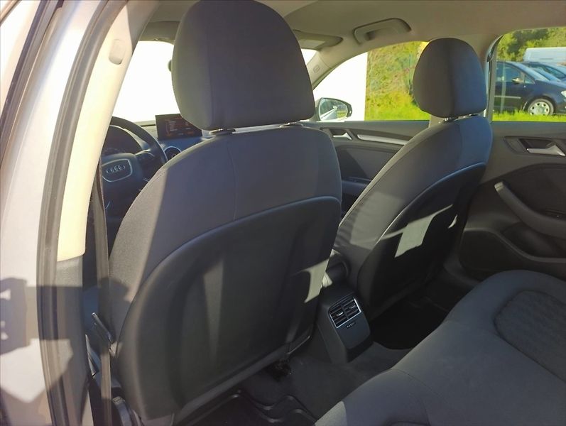 Audi A3 1,6 TDi Aut.klima,Navigace - fotka 20 z 34