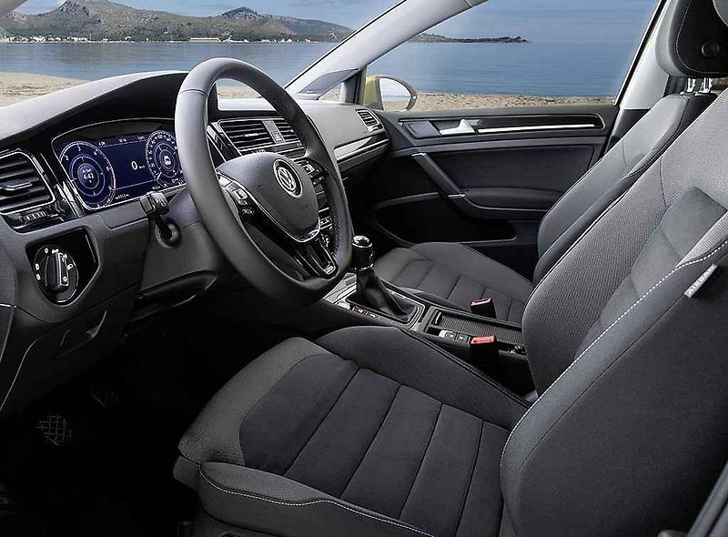 Ford Fiesta sesadil po sedmi letech, alespoň na jeden měsíc, z trůnu nejprodávanějšího evropského vozu VW Golf.