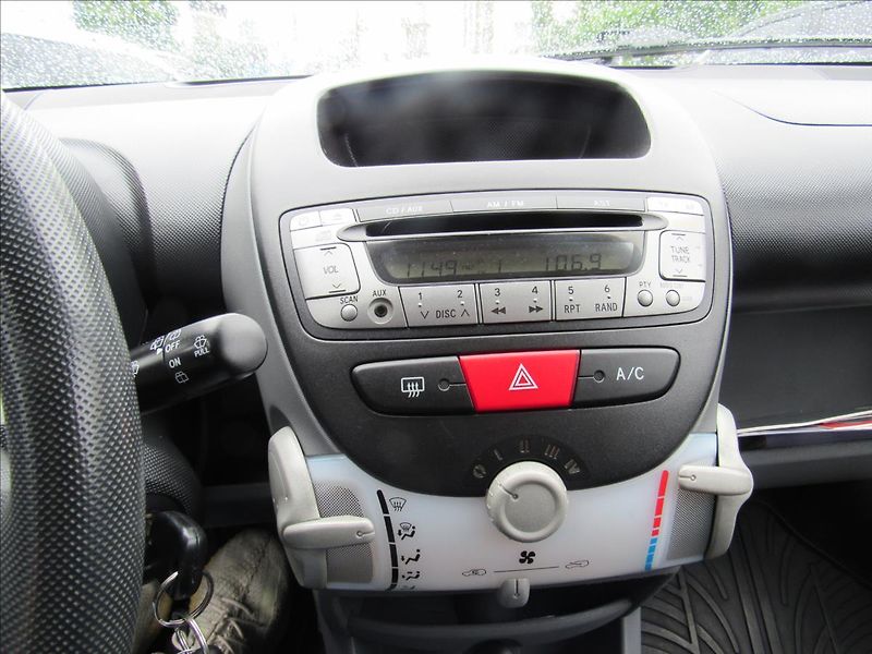 Citroën C1 1,0 i 50 KW Klima - fotka 15 z 25