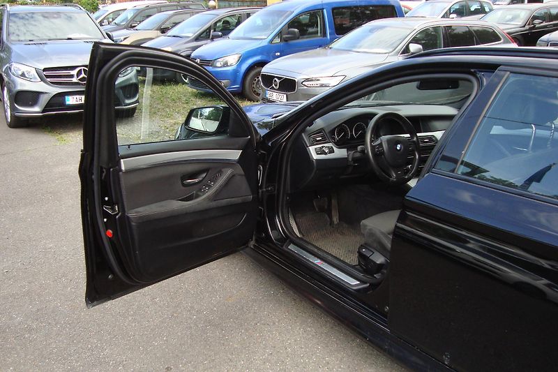 BMW Řada 5 (2013) 535d Xdrive,M-paket,S.kniha - fotka 28 z 73