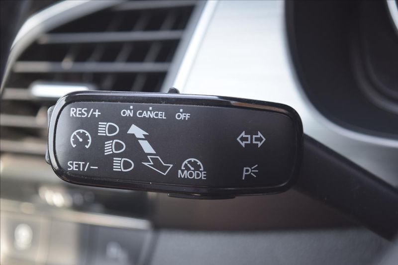 Škoda Fabia 1,2 TSI 66KW TOP VÝBAVA - fotka 35 z 49