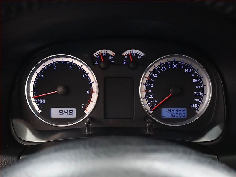 Volkswagen Golf (2004) 1.4 16V, nová STK, Klima - fotka 8 z 11