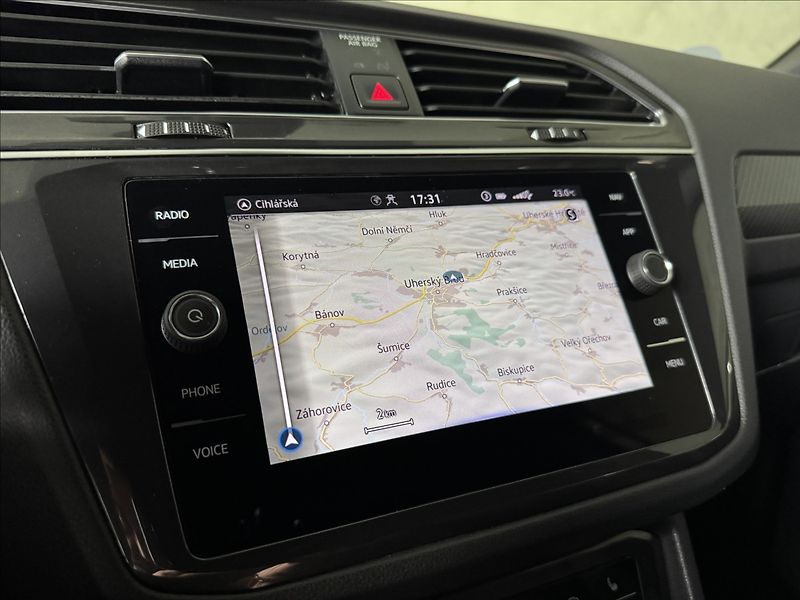 Volkswagen Tiguan 2,0 TDi  DSG R-Line IQ Light K - fotka 32 z 46