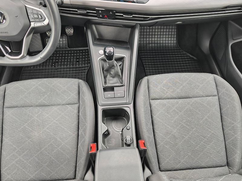 Volkswagen Golf Life 1,0TSi - fotka 9 z 22
