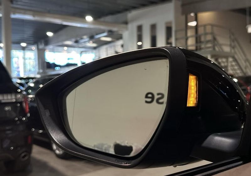Audi Q8 e-tron 55 Q 360k Pano Tažné BLIS - fotka 21 z 22